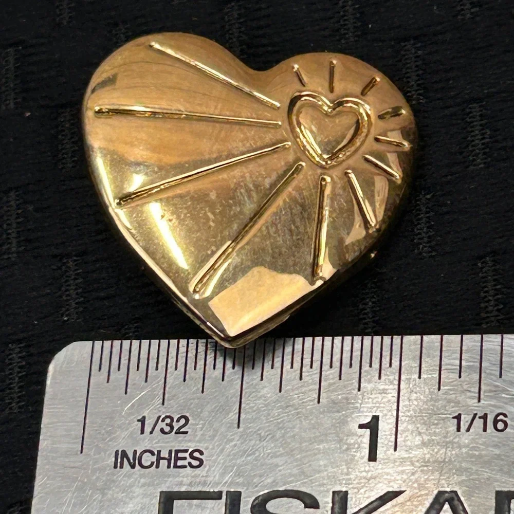 The Variety Club Vintage Gold Tone Heart Sunburst Charity Lapel‎ Pin Brooch